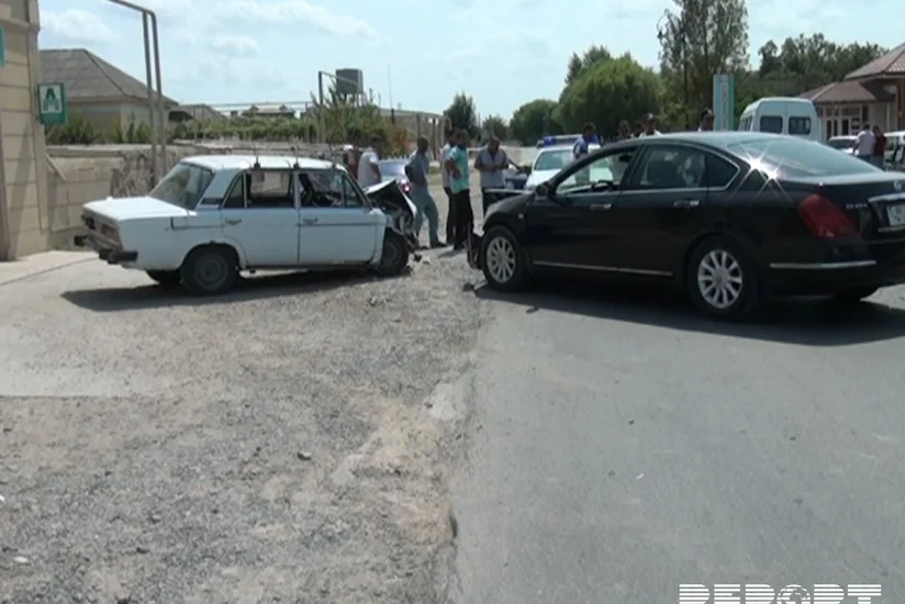 Перед зданием больницы в Сальяне произошло ДТП, 1 человек пострадал - ФОТО