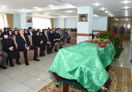 Azərbaycan Prezidenti xalq şairi Zəlimxan Yaqubla vida mərasimində iştirak edib