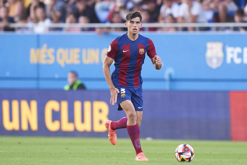 Barselona müdafiəçisi ilə müqaviləni yeniləyib