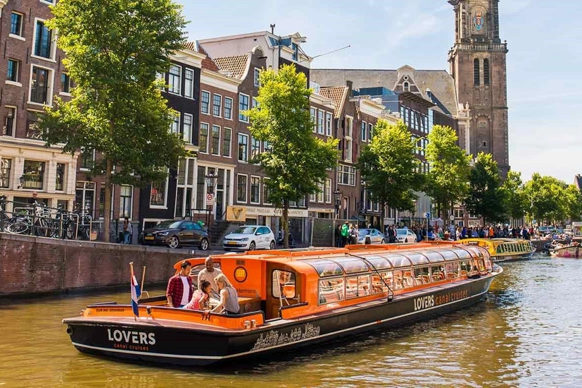 Amsterdam may ban tourist home rentals