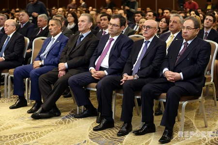 Вице-премьер: Потраченное в соцсетях время молодежь должна посвящать более важным вопросам