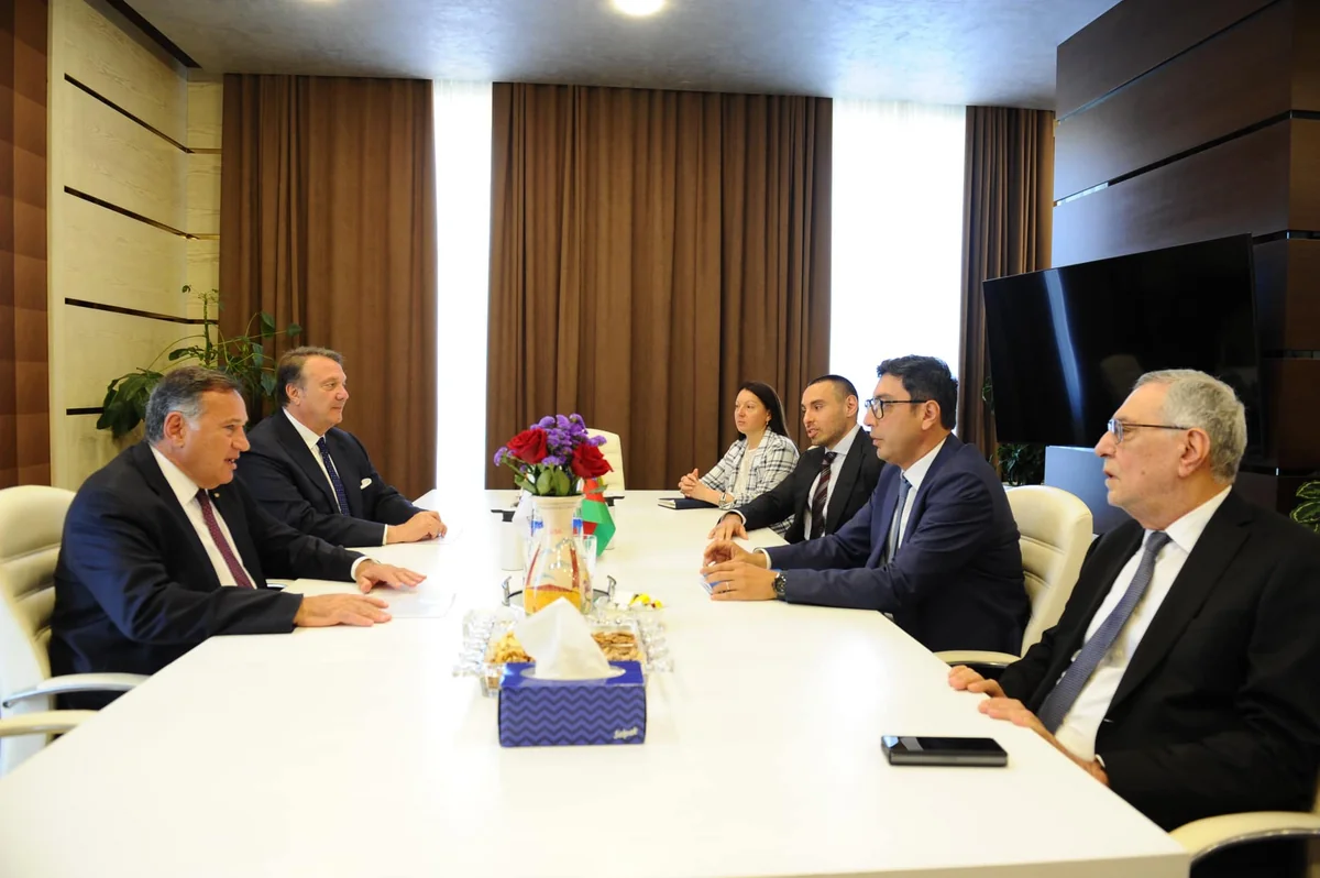 Fərid Qayıbov EOC prezidenti ilə görüşüb