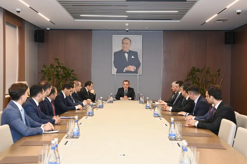Ceyhun Bayramov Ulu Öndərin xatirə turnirində fərqlənən XİN komandasının üzvləri ilə görüşüb