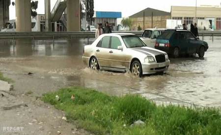 Goranboya yağan güclü yağış maşınların hərəkətində problem yaradıb - FOTO