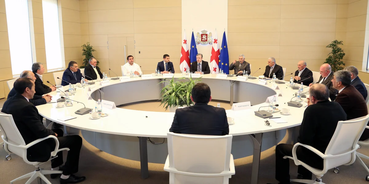 Gürcüstanın baş naziri ölkənin Azərbaycan Ağsaqqallar Şurasının üzvləri ilə görüşüb