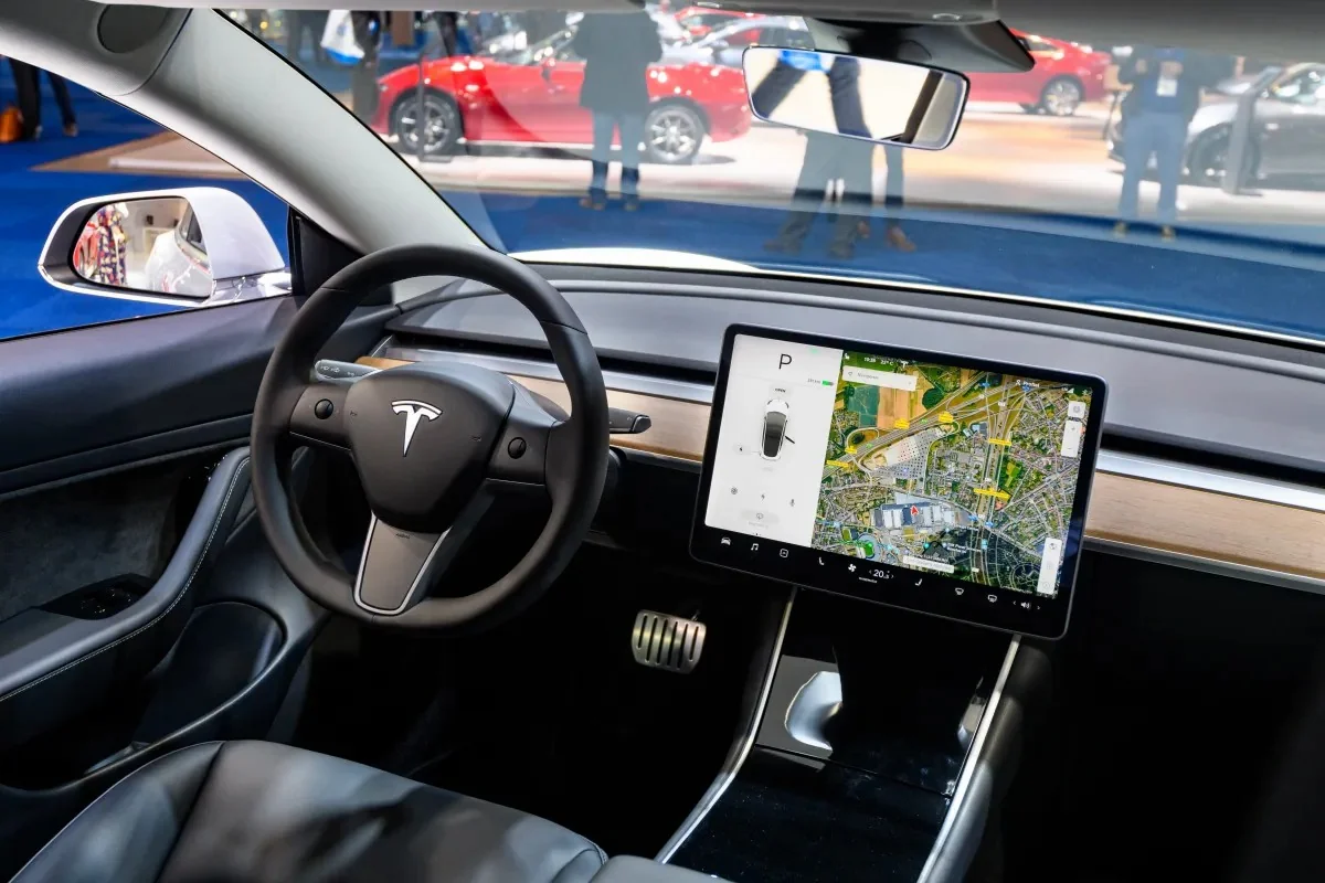 В США проверят 2,4 млн автомобилей Tesla после аварии со смертельным исходом