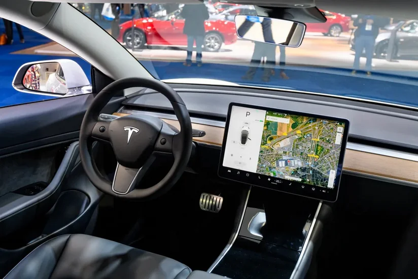 В США проверят 2,4 млн автомобилей Tesla после аварии со смертельным исходом