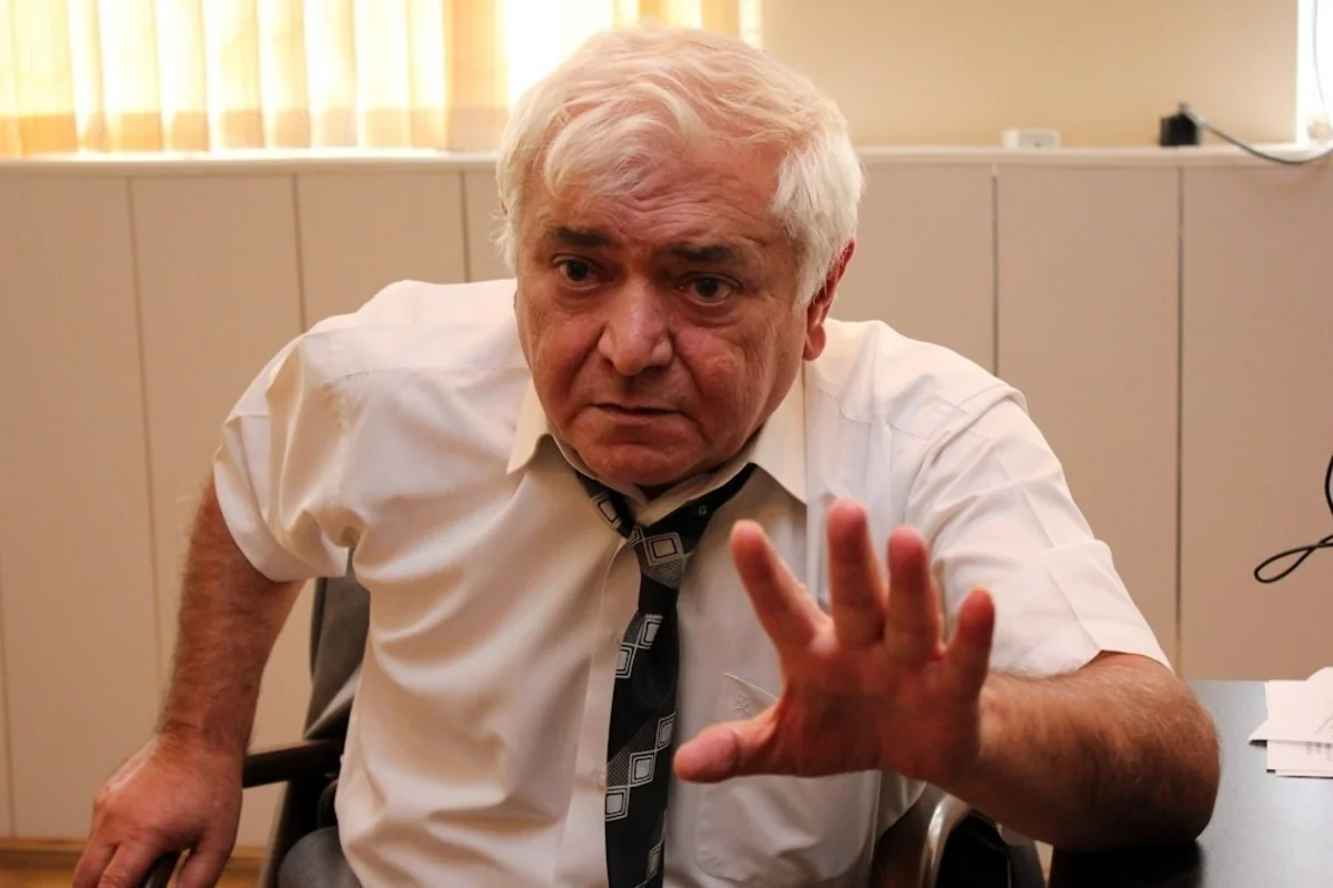 Aqil Abbas: “Kitab mağazaları bağlanıb, yerində ət satılır”