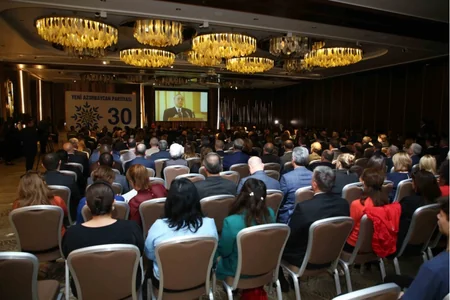 YAP-ın təsis edilməsinin 30 illiyi münasibətilə Xətai rayonunda konfrans keçirilib