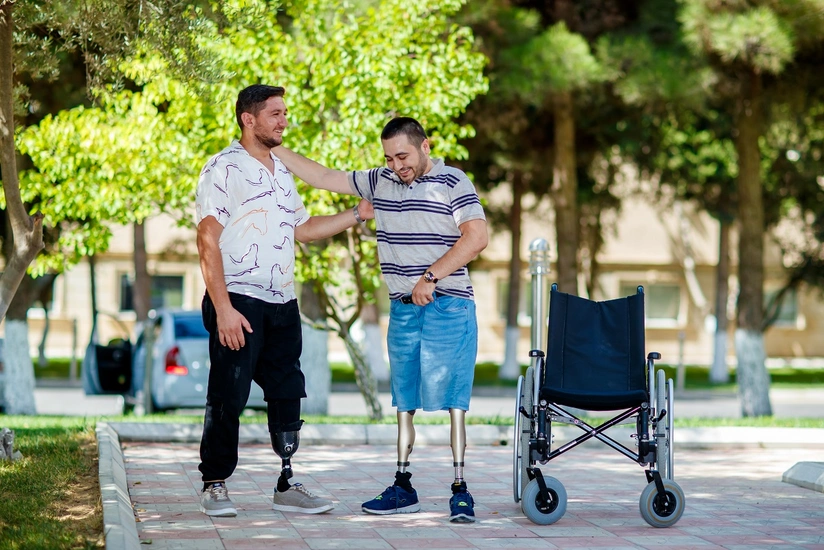 Daha iki qazi yüksək texnologiyalı protezlərlə təmin edilib