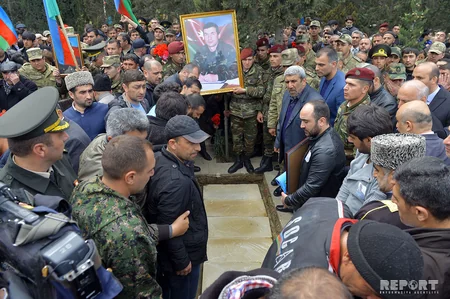 Azərbaycan ordusunun şəhid polkovniki və onun əsgəri Şəhidlər Xiyabanında dəfn edilib - FOTO - YENİLƏNİB