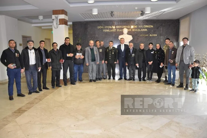 Biləsuvarda şəhidlərin orden və medalları ailələrinə təqdim olunub