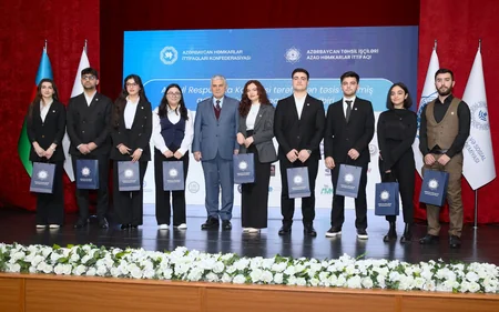 Bir qrup tələbəyə adlı təqaüd verilib