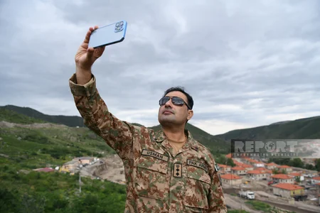 Xarici diplomatlar Zabux kəndində aparılan bərpa işləri ilə tanış olublar