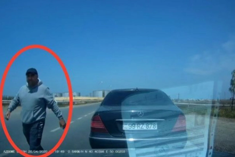 Bakıda sürücü ilə mübahisə edən şəxs həbs edildi - VİDEO - YENİLƏNİB