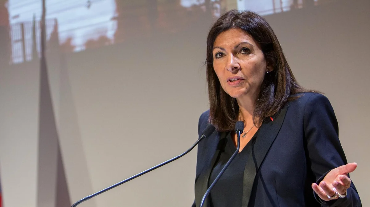 Paris meri Makronun Olimpiada öncəsi parlamenti buraxmaq qərarından şoka düşüb
