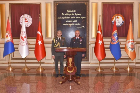Türkiyədə təhsil alan azərbaycanlı hərbçilər üçün ayrılan yerlərin artırılması müzakirə olunub