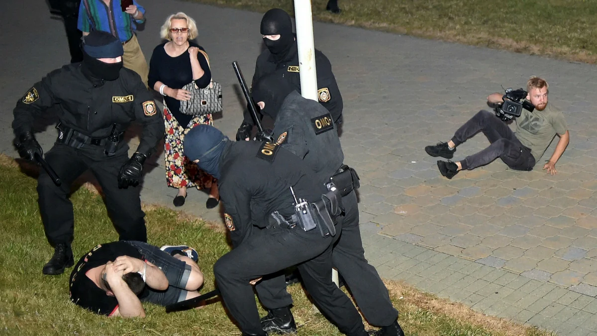 Belarusda son sutkalarda 2 mindən çox insan saxlanılıb