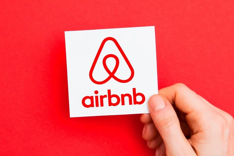 Airbnb уволит сотрудников из-за прогноза спада выручки