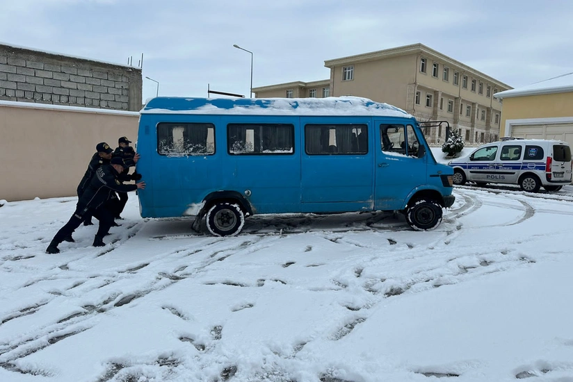 Naxçıvan Dövlət Yol Polisi qarlı hava şəraiti ilə əlaqədar sürücülərə müraciət edib