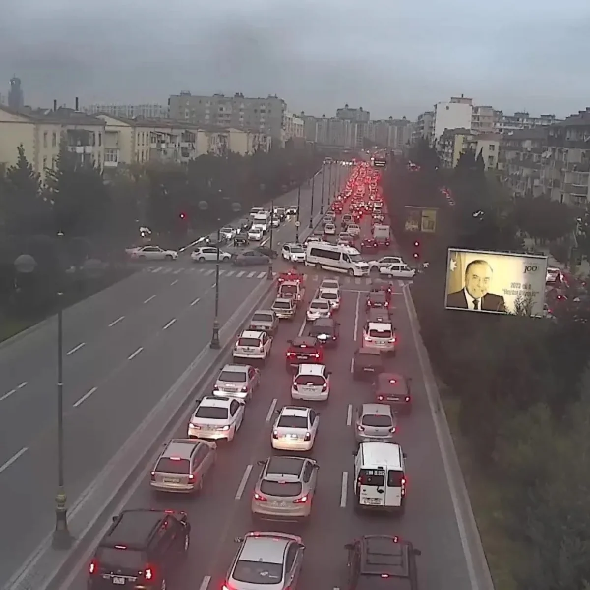 Bakının bir sıra yollarında tıxac müşahidə olunur - SİYAHI