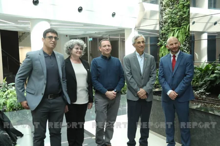 Израильские педиатры проводят обследование детей в Азербайджане