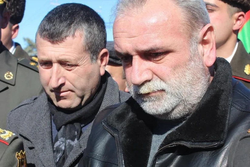 Martyred serviceman Chingiz Gurbanov’s father presents Azerbaijani flag to military unit - VIDEO