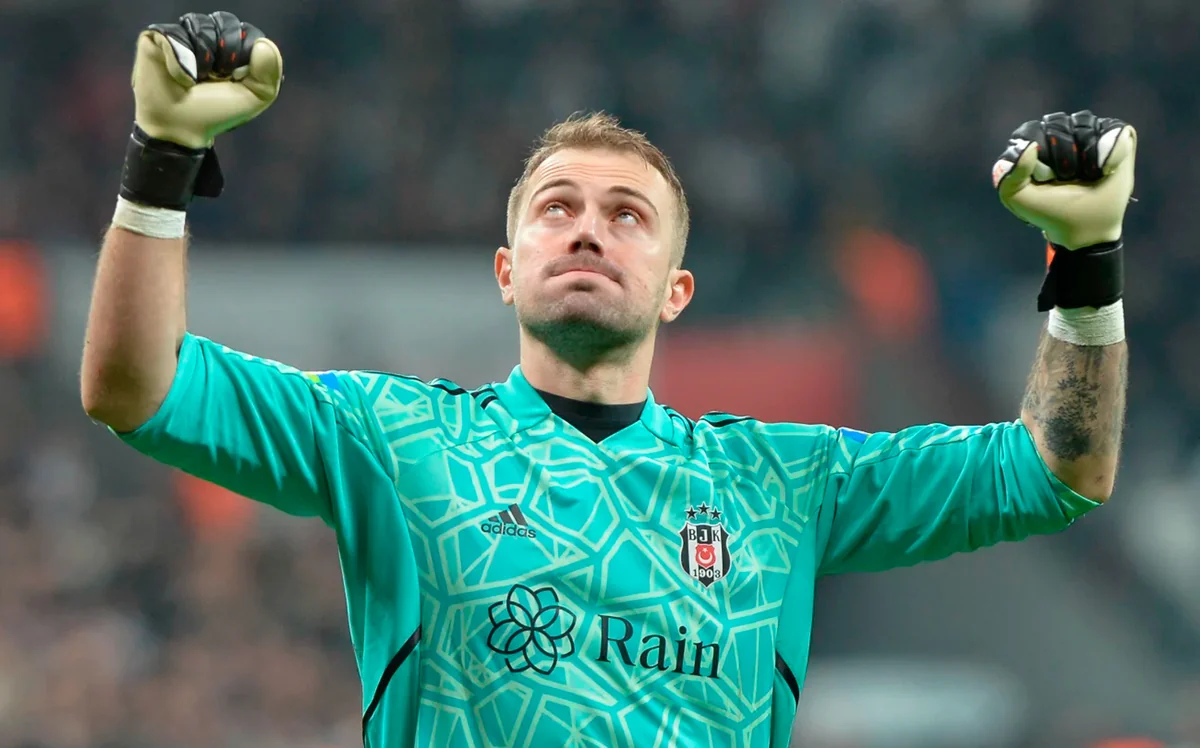 Beşiktaşın qapıçısı zədə səbəbindən qarşıdakı iki oyunu buraxacaq