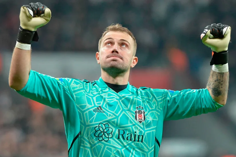 Beşiktaşın qapıçısı zədə səbəbindən qarşıdakı iki oyunu buraxacaq