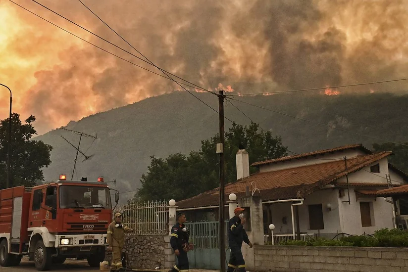 В столичном регионе Греции произведены эвакуация из-за крупного лесного пожара