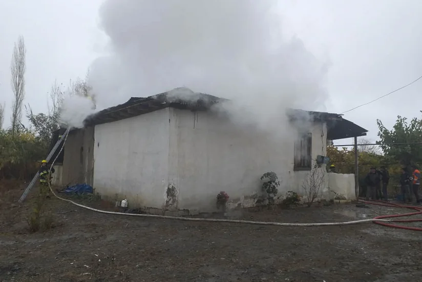 Kürdəmirdə fərdi yaşayış evi yanıb - FOTO - VİDEO