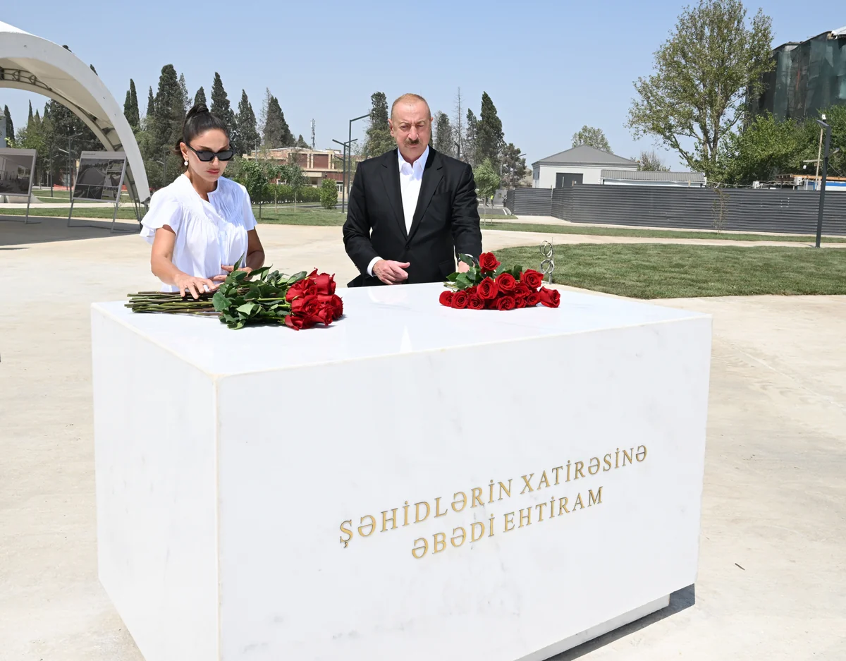 İlham Əliyev və Mehriban Əliyeva Gәncә Memorial Kompleksində görülən işlərlə tanış olublar - YENİLƏNİB