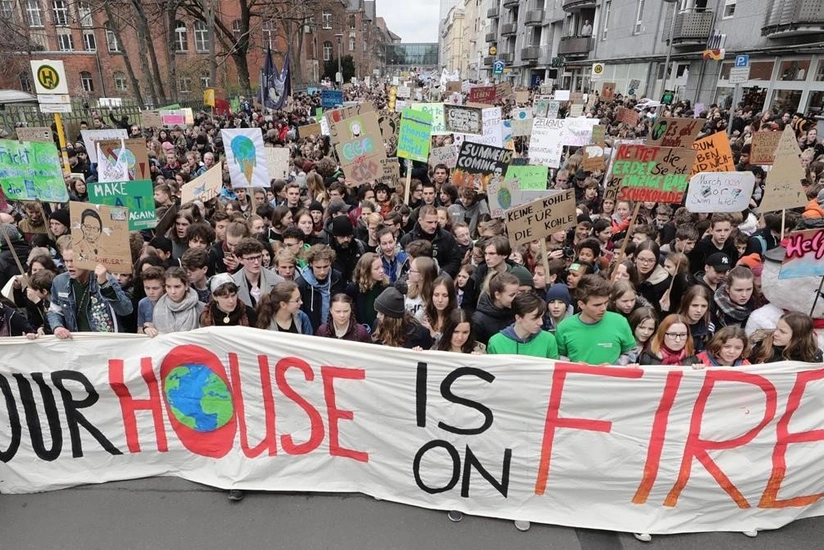 Экоактивисты Fridays For Future проводят масштабное шествие в центре Рима