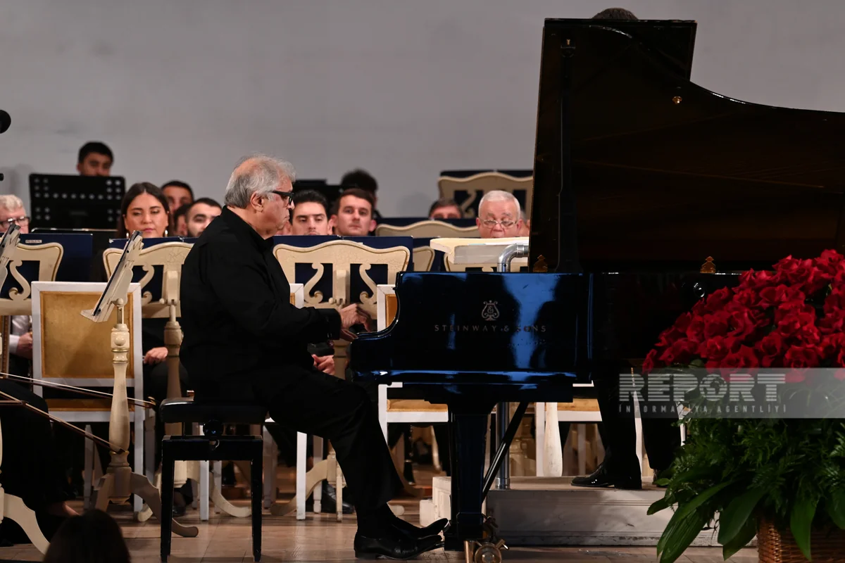 Fərhad Bədəlbəylinin ifasında konsert proqramı təşkil olunub