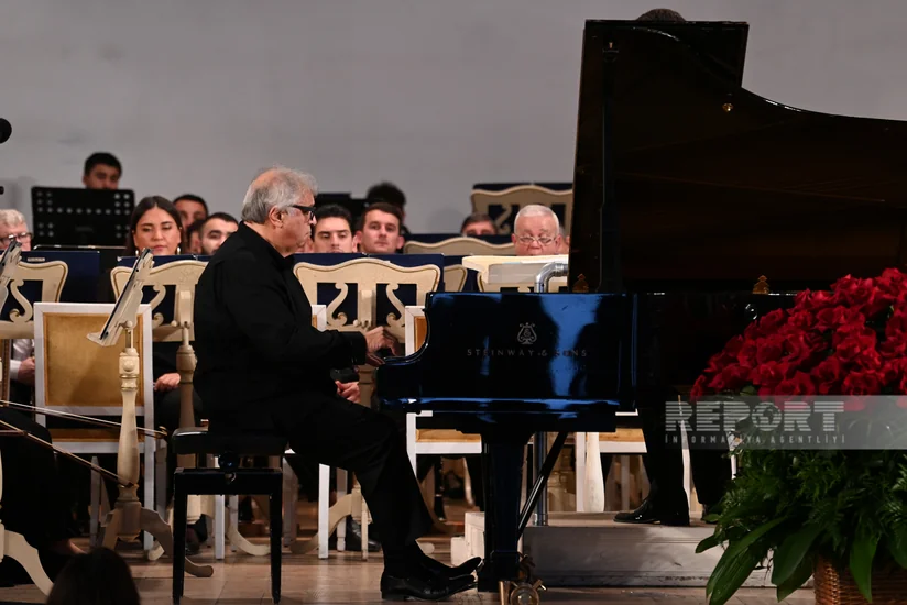 Fərhad Bədəlbəylinin ifasında konsert proqramı təşkil olunub