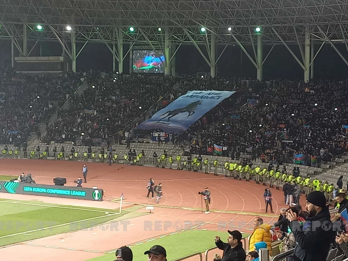 Qarabağ azarkeşləri Marsellə oyunda pankart açıb