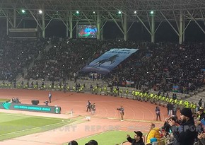 Qarabağ azarkeşləri Marsellə oyunda pankart açıb