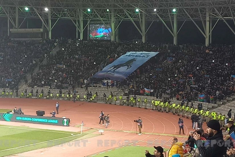 Qarabağ azarkeşləri Marsellə oyunda pankart açıb