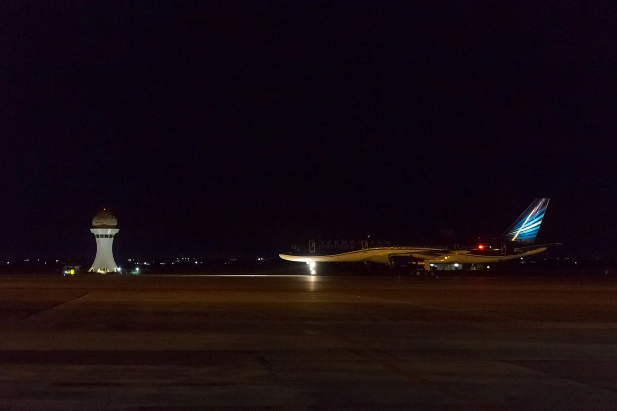 AZAL-ın təyyarəsi güclü duman səbəbindən Heydər Əliyev Beynəlxalq Aeroportuna qayıdıb