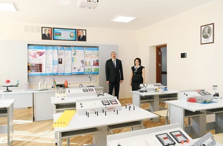 Prezident İlham Əliyev Nardarandakı 295 nömrəli tam orta məktəbdə yaradılan şəraitlə tanış olub - YENİLƏNİB