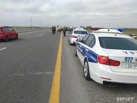 Salyanda şagirdləri daşıyan mikroavtobus aşıb, ölən və xəsarət alanlar var - YENİLƏNİB-2