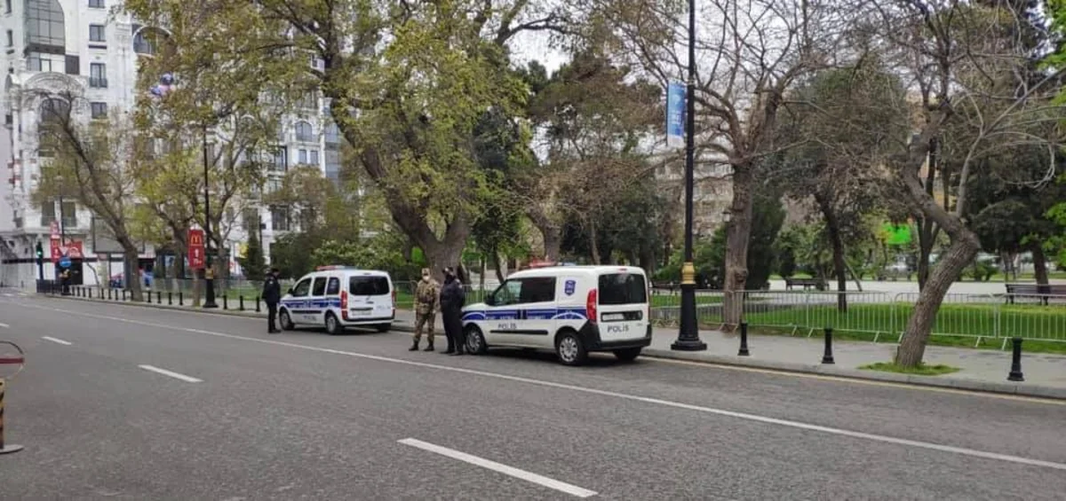 Bakıda polis karantinə görə tədbirlər həyata keçirir