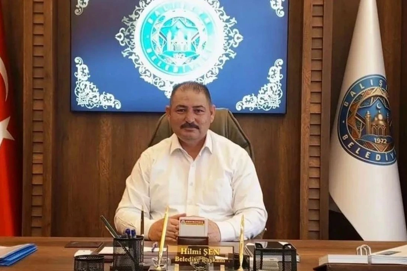 Türkiyədə bələdiyyə sədrinə silahlı hücum olub, özü və sürücüsü ölüb