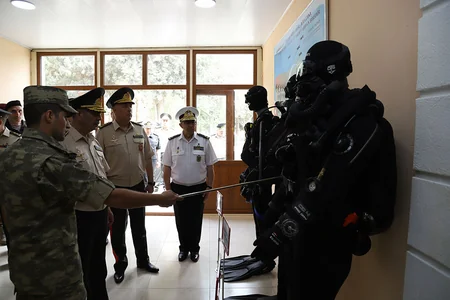 Azerbaijan defence minister attends next graduation ceremony of Marines Commando Basic Courses 