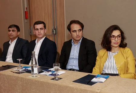 Diasporla İş üzrə Dövlət Komitəsinin sədri Strasburqda Azərbaycan icması ilə görüşüb