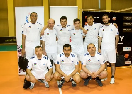 Bakı 2015ə dəstək məqsədilə jurnalistlər arasında voleybol matçı keçirilib
