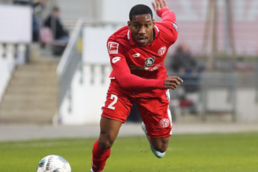 Futbolçu hücuma məruz qaldı, maşını yandırıldı