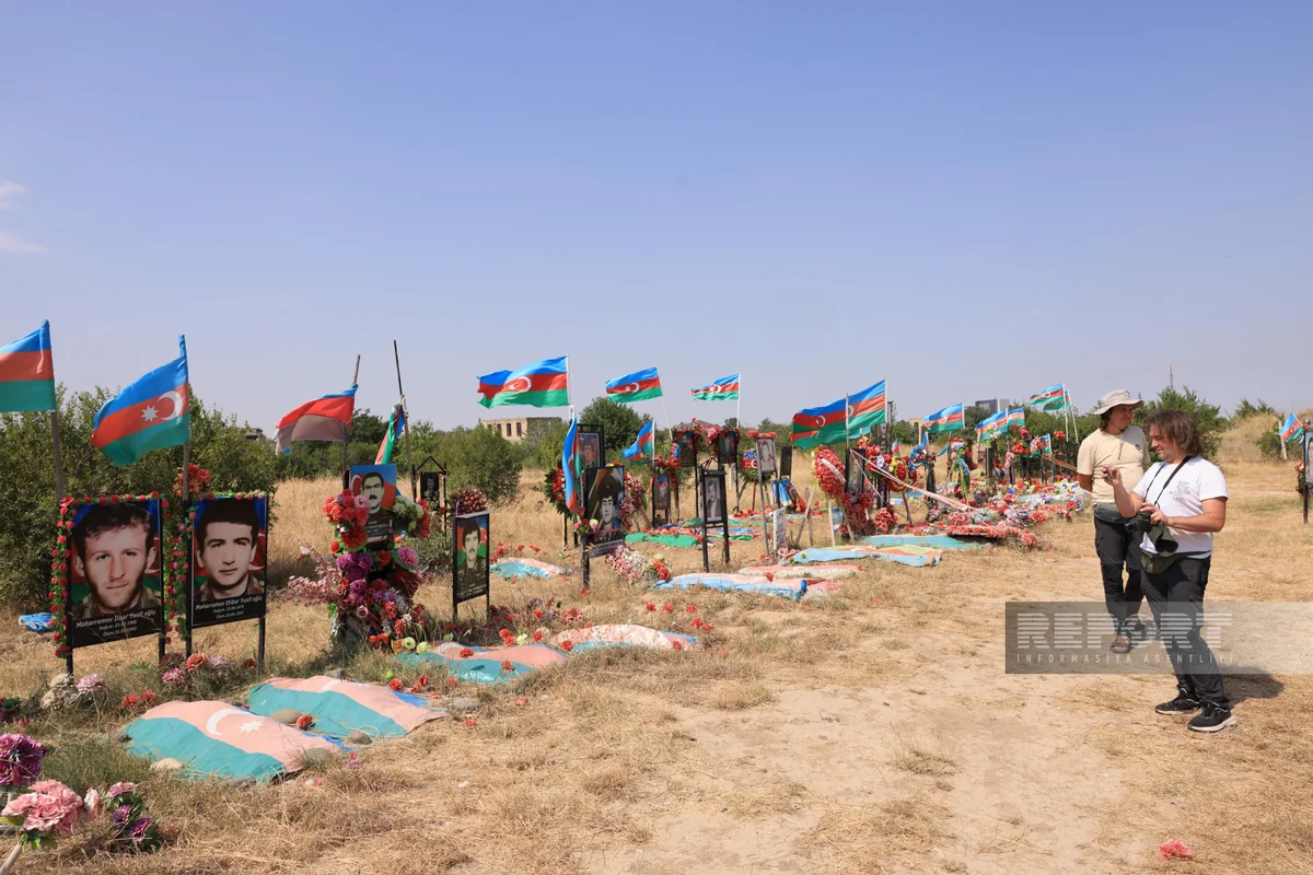 Beynəlxalq səyyahlar Ağdamda Şəhidlər xiyabanını ziyarət ediblər