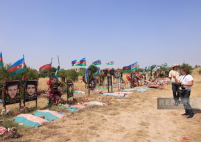 Int'l travelers visit Martyrs' Alley in Azerbaijan's Aghdam