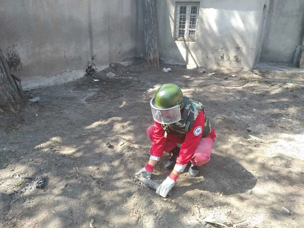 Gəncədə marketin qarşısında raket tapılıb